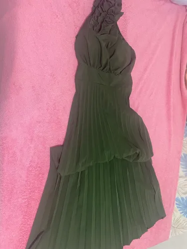 Vestido de festa verde oliva