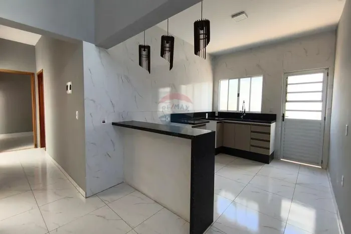 Casa com dois Dormitórios, Jardim Levatti-Itapira por 420 mil, estuda permuta de veículo d