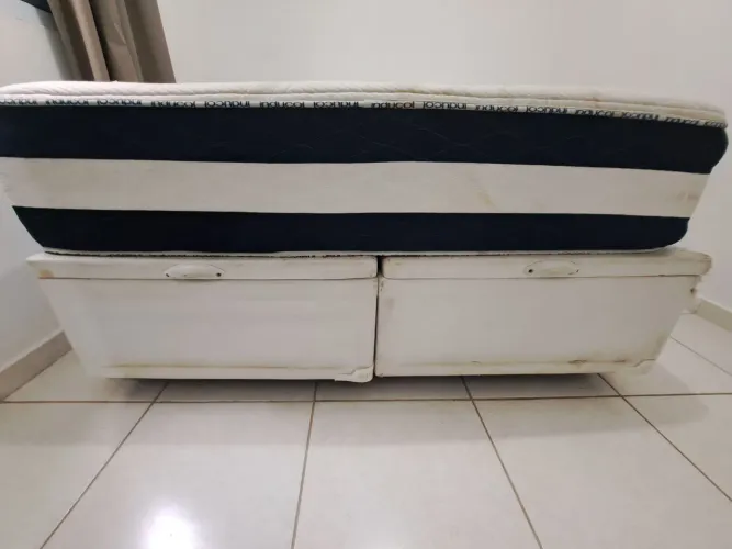 Cama Queem baú com colchão 