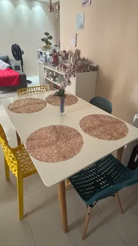 Conjunto mesa com 4 cadeiras