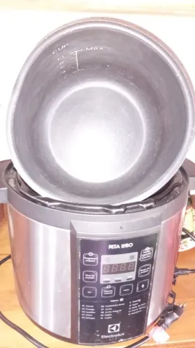 Panela de pressão elétrica