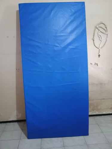 Colchão hospitalar.