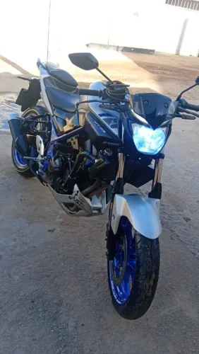 Vendo MT 03 muito nova.
