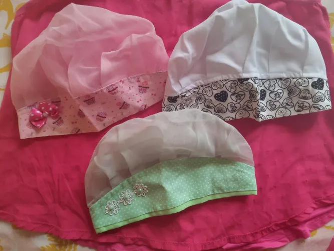 Touca hospitalar (30 reais, as 3 peças juntas)