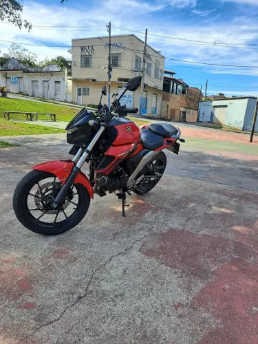 Vendo moto modelo fz25 linda único dono