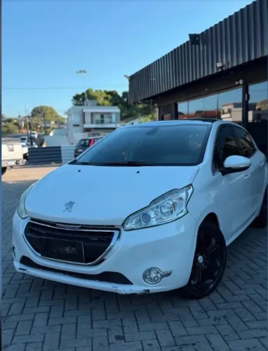 Peugeot 208 Griffe 1.6 Flex 16V 5P Aut. 2014