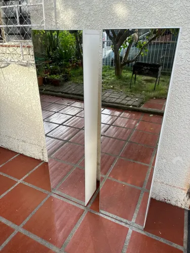 Armarinhos com espelhos