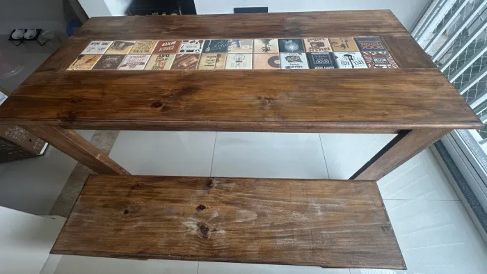 Mesa madeira com bancos