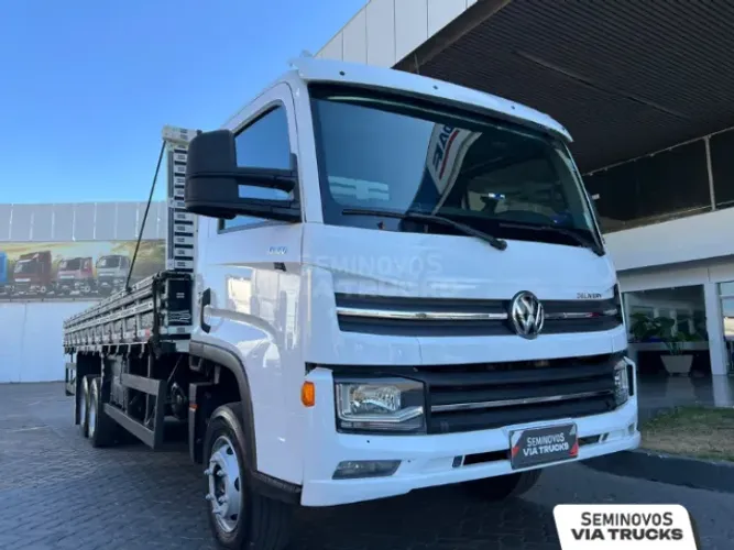 Caminhão Volkswagen Delivery 13.180 6x2 Truck Grade Baixa Revisado Pronto P/ Trabalho