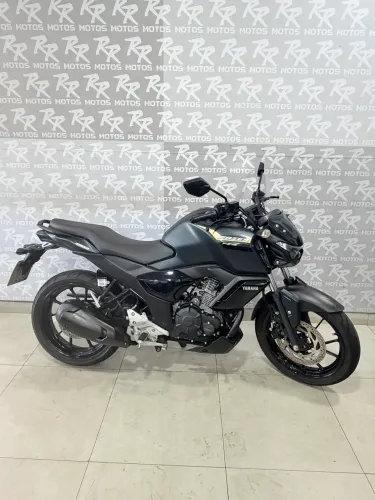 Moto Yamaha FZ15 ABS FAZER 2025