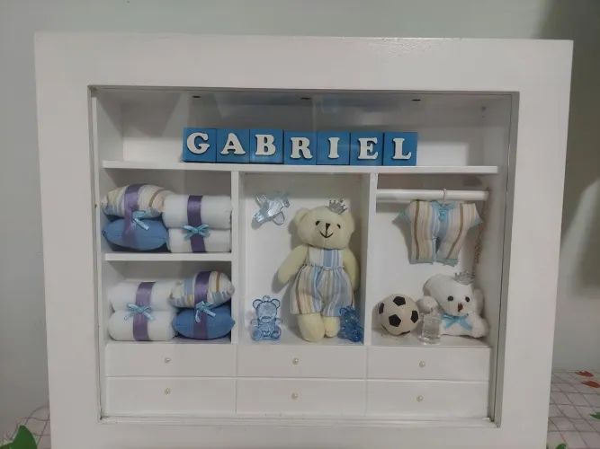vendo quadro para  chegada do BEBÊ , está com o nome de Gabriel 