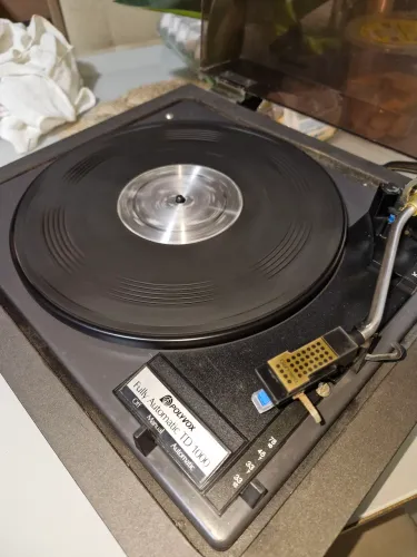 Toca discos Polyvox TD1000 