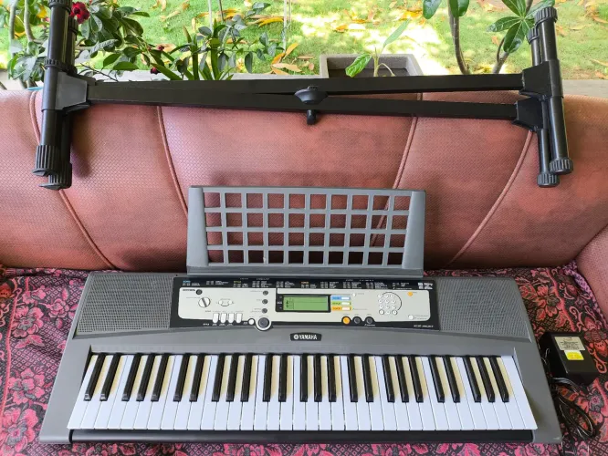 Teclado YAMAHA EZ200
