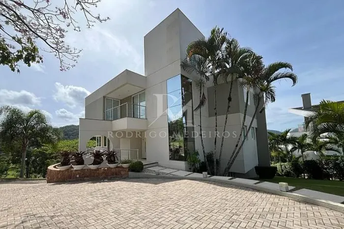 Casa mobiliada com 6 suítes e vista para o mar no Itapema-SC, Plazza