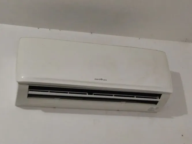 Ar-condicionado Split 12.000 BTUs 220V Britânia