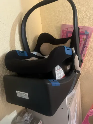 Vendo bebê conforto com base novo.