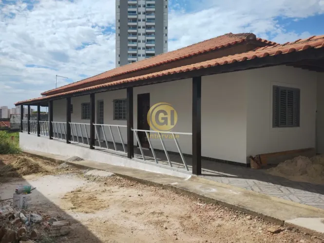 Casa Comercial à Venda em Jacareí-SP, Jardim Califórnia: 2 Quartos, 1 Sala, 1 Banheiro, 5