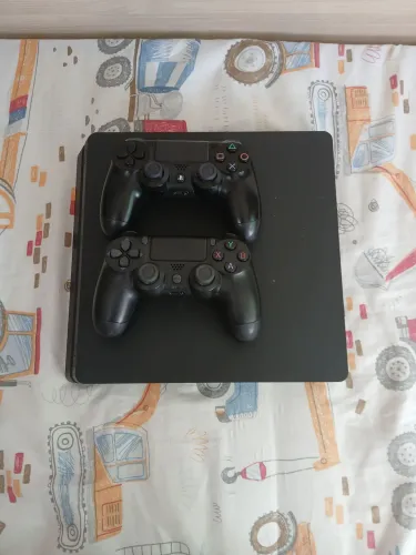 ? PS4 Slim 1TB + 2 Controles | Excelente Estado | Completo