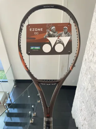 Raquete Yonex Ezone 100 Brown 2026 Lacrada