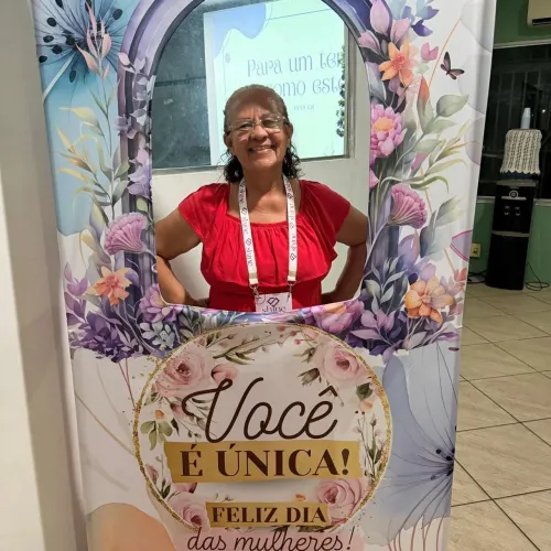 Sou Ana Lucia da Silva Pereira, tenho 61 de idade, resido no bairro Flores,. 