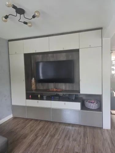 Estante de sala com espaço pra TV, fino acabamento,  material de primeira qualidade.