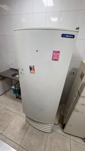 Freezer Vertical Metalfrio Porta Cega (Excelente para Comércio ou Gelo)