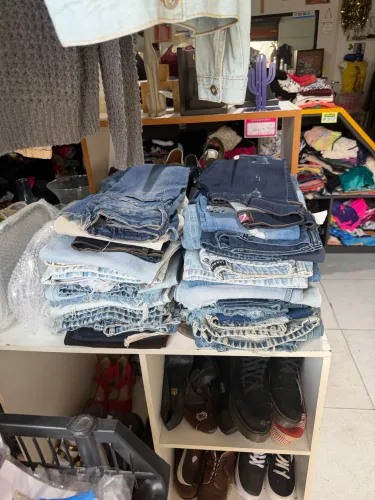 Roupas femininas em bazar peças única