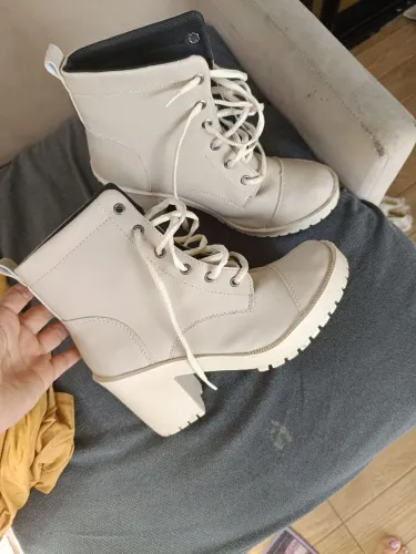 Bota belíssima  36 Perfeita!!