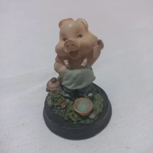 Porquinho de resina para enfeite