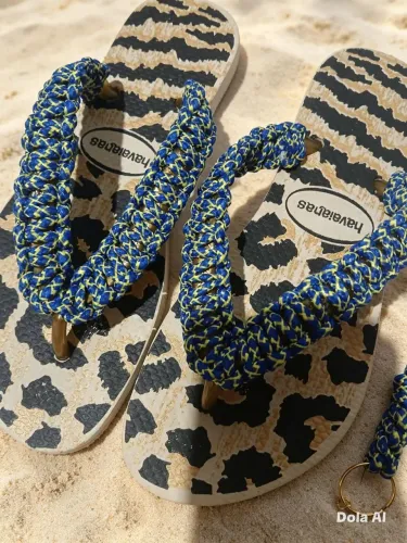 Sandália havaiana decorada é macramê 