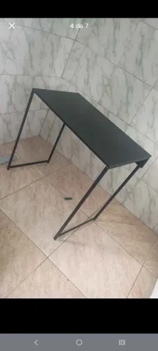 Mesa de escritório e cadeira