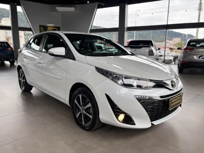 Toyota Yaris XLS Connect 1.5 Flex 16V 5P AUT 2021