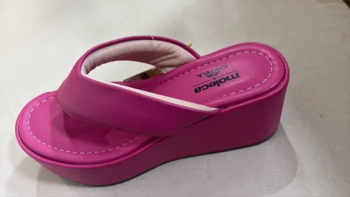 Sapatos novos tamanho único 35