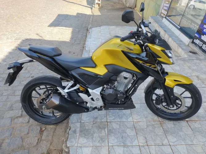 CB 300f Twister