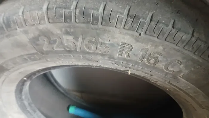 2 pneus R16 usado 225/65 