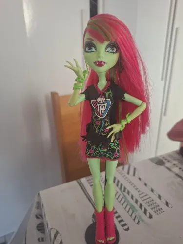 Boneca venus moster righ