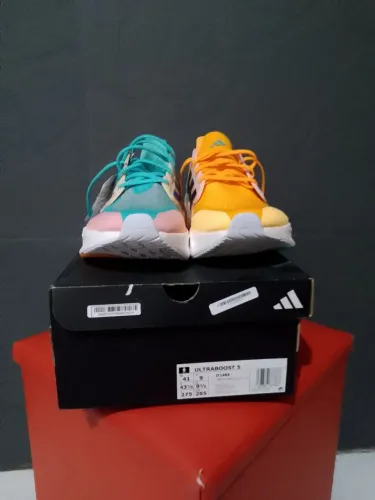 Adidas ultra boost 5 edição especial duas cores novo sem uso na caixa tamanho 41