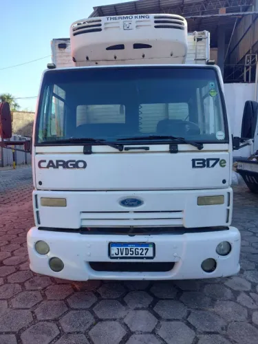 Caminhão baú frigorífico