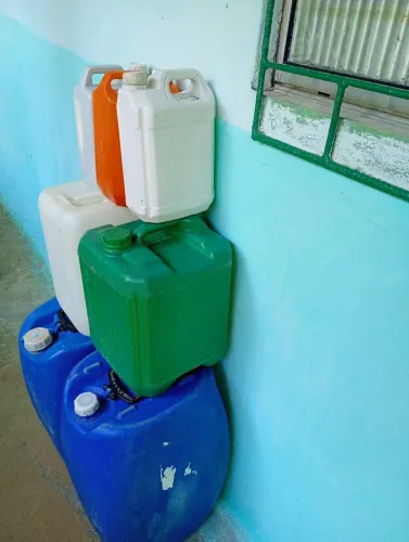 Vendo garrafas para produtos de limpeza 