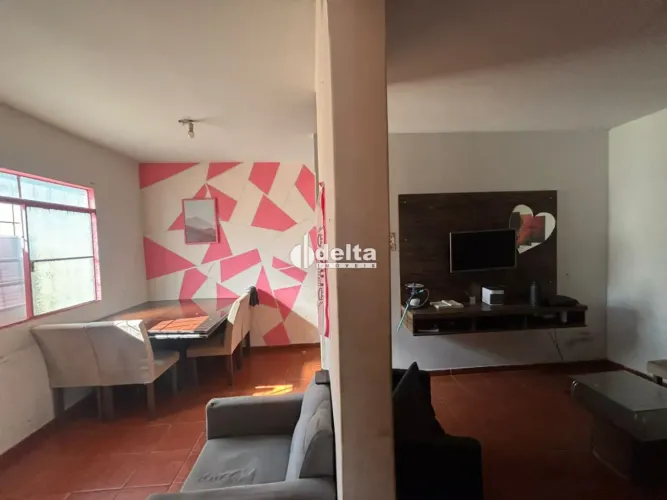Casa com 3 quarto sendo 1 suíte disponível para venda no bairro Presidente Roosevelt em Ub