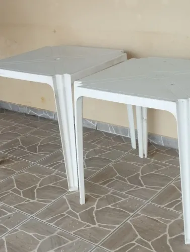 Mesa de plástico branca