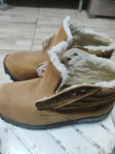 Bota nobuk forrada