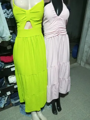 Vestidos novos e únicos .