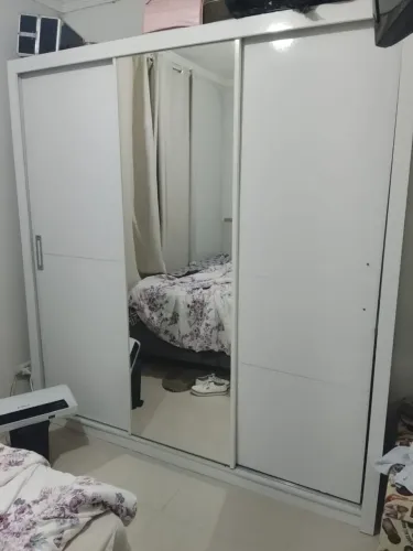 Guarda roupa de casal 3 portas de correr medindo 2.70x2.30
