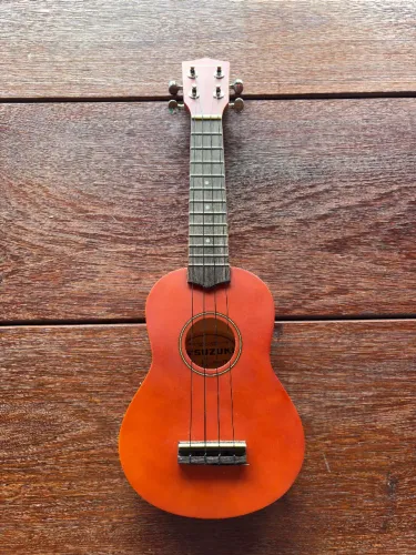Ukulele Suzuki SU-1 Soprano Com Capa