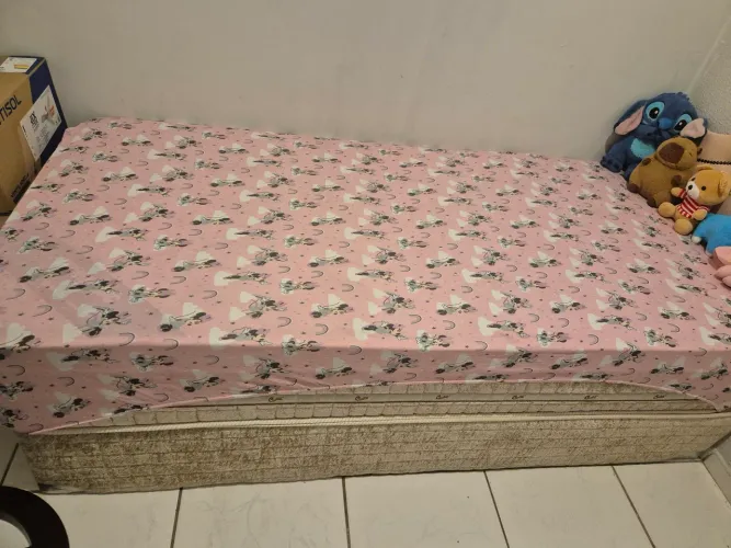 Cama box solteiro. Colchao com molas