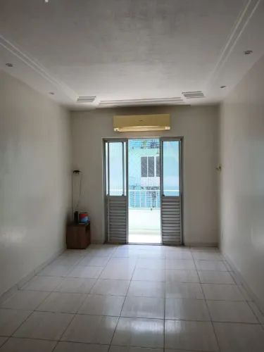 Aluga-se apartamento  padrão  1 quarto + 1 suíte,  bem localizado  próximo  de tudo