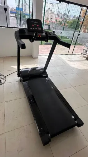 Esteira Ergométrica Profissional Titanium TP270