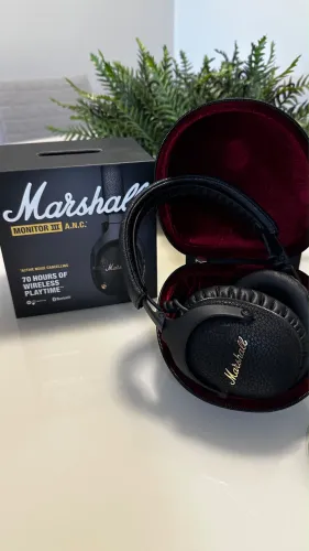 Fones de ouvido Bluetooth Marshall Monitor III com cancelamento ativo de ruído