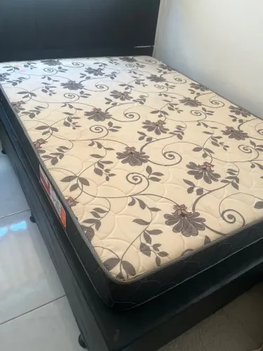 Cama de casal com base
